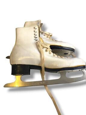 Vintage Adult White Leather Ice Skates for Decor Only CCM Blades‎